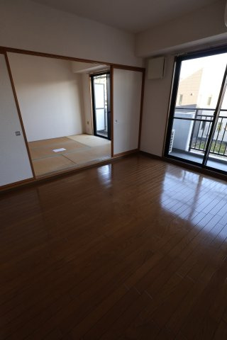 クレスト本町の居間・リビング