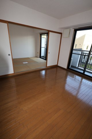 クレスト本町の居間・リビング