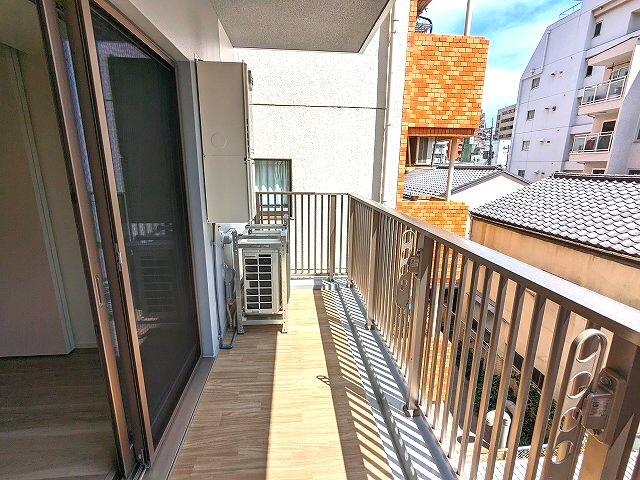 ParkAxis浅草田原町ガーデンの設備|3Fリビングのバルコニーです