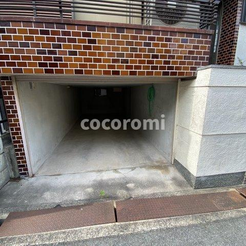 藤阪元町3丁目戸建の駐車場