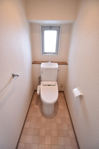 大阪市城東区中央１丁目の賃貸マンションのトイレ