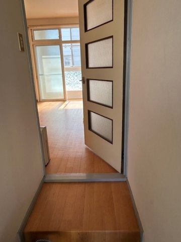 フレンドパレスの玄関