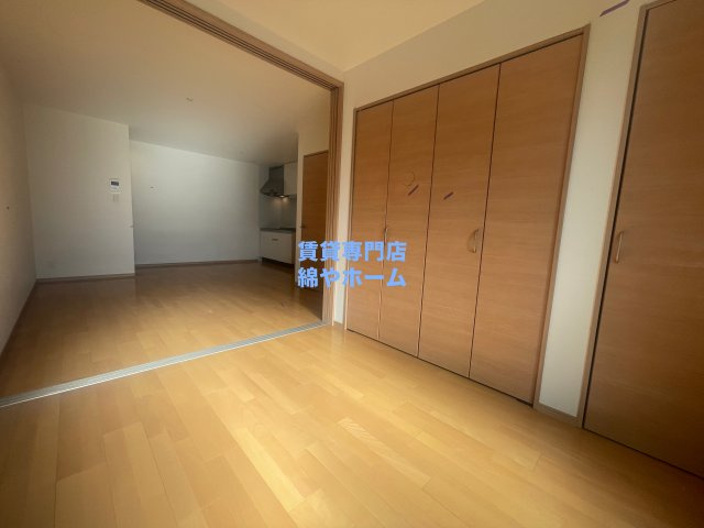 F maison AXIA VIIIの寝室|広くて明るい寝室