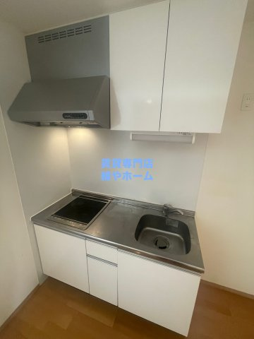 F maison AXIA VIIIのキッチン|コンパクトなキッチンで掃除もラクラク