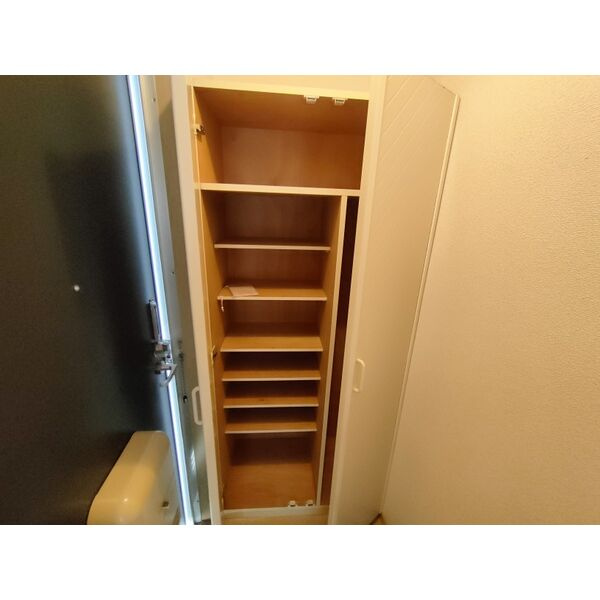 いとやハイツの玄関