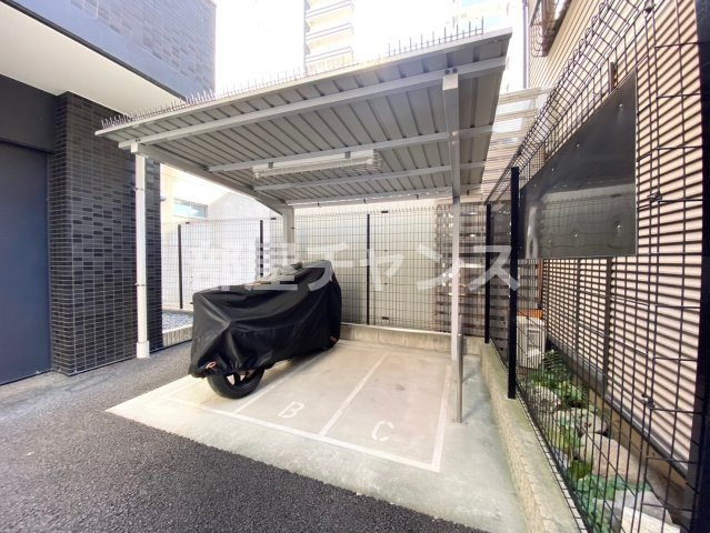 プレサンス金山デュアルの駐車場