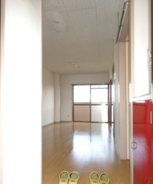 権藤ビルの玄関|明るい玄関です