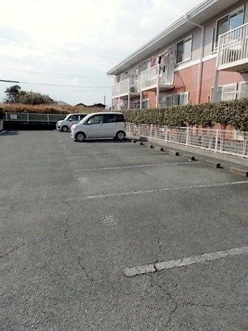 立願寺ハイツの駐車場
