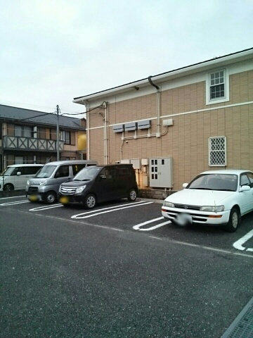 ルミナスの駐車場