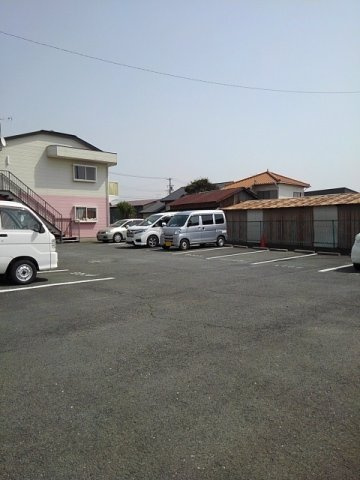 ファミーユ美崎Ｂの駐車場