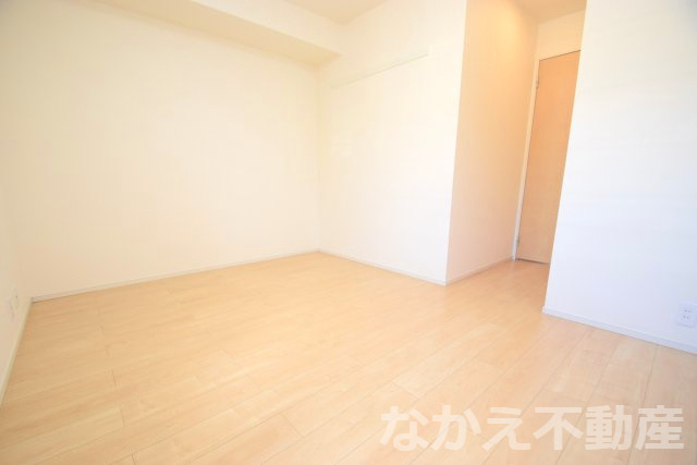 【寝室】 | 広くて明るい寝室