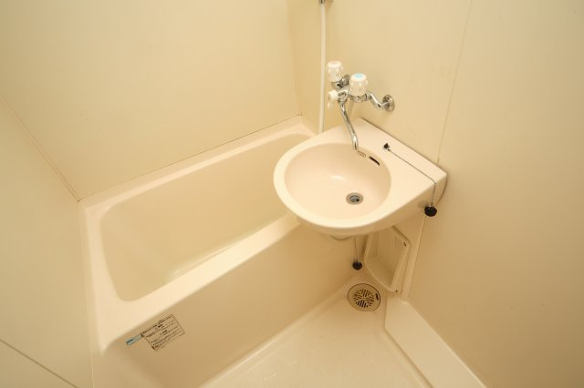 デュアルコート八条口の浴室