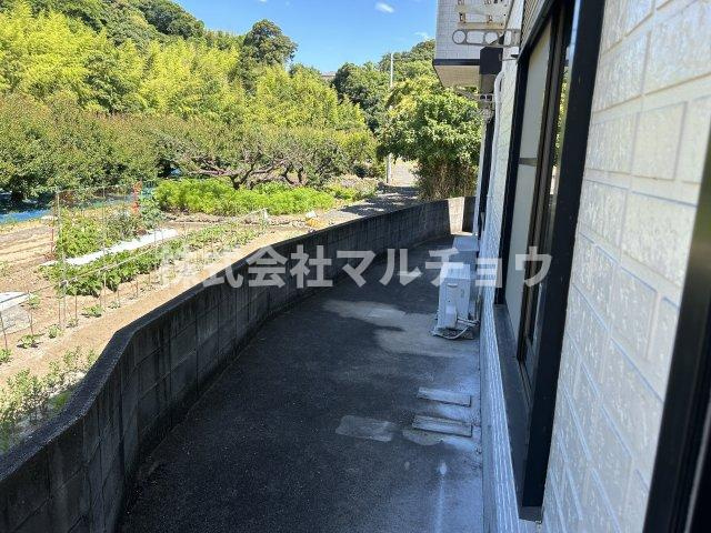 ソファレハイツⅡのバルコニー|暖かな日差しのふりそそぐバルコニー