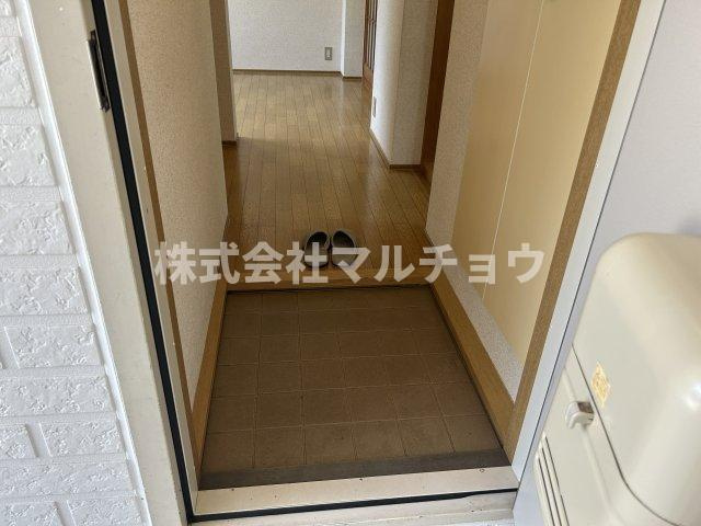 ソファレハイツⅡの玄関|収納もある玄関です