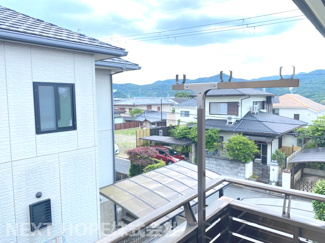 【展望】 | バルコニーからの眺望です♪お山も見え、季節を感じられます(^^)