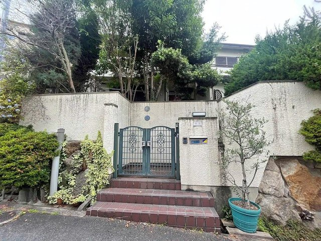 東香里園町　中古一戸建て