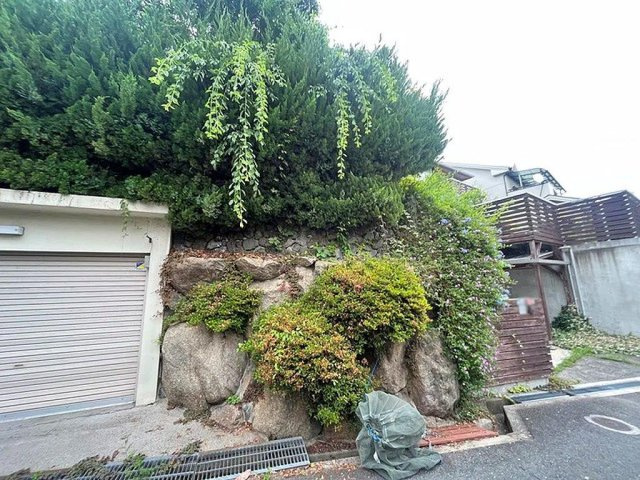 東香里園町　中古一戸建ての前面道路含む現地写真|前面道路含む現地写真　幅員3.85ｍ
■物件内覧・資金計画相談・住宅ローン相談、リフォーム相談、お問合せ受付中■
※当日・翌日のご内覧、ご相談はお電話でのお問合せがスムーズです！