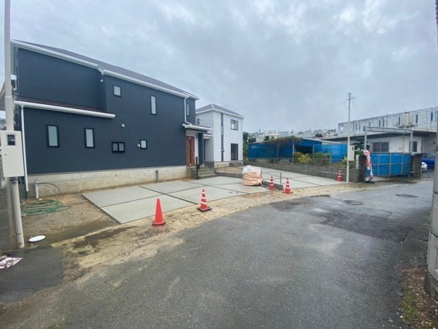 ハートフルタウンうるま市具志川Ⅲ　全2棟　2号棟の前面道路含む現地写真