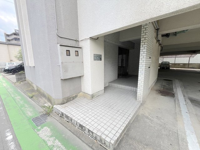エバーライフ東公園のエントランス