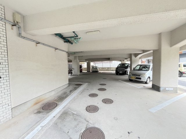 エバーライフ東公園の駐車場