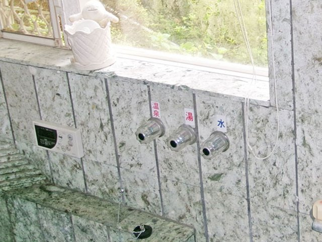 【浴室】 | 函南町平井(ダイヤランド) 中古住宅 EH05206 | 函南町平井　浴室　温泉の蛇口あり