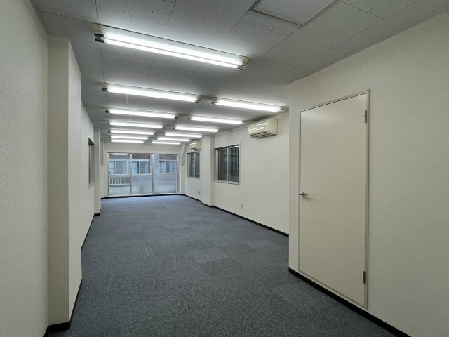 ホリイビルの内装
