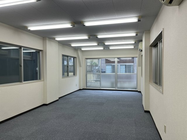 ホリイビルの内装