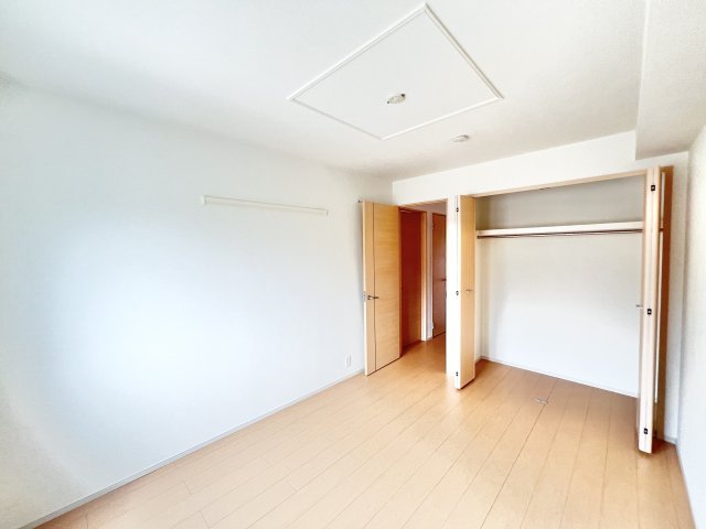 エスティーヌシャルムAの寝室|落ち着いた色調の寝室です