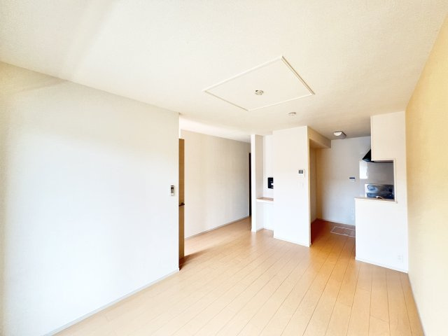 エスティーヌシャルムAの居間・リビング|おしゃれな居間です