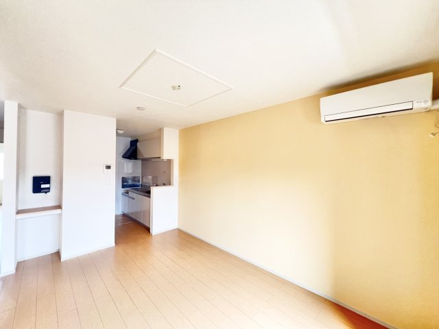 エスティーヌシャルムAの居間・リビング|使いやすい居間です