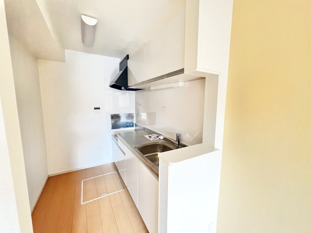 エスティーヌシャルムAのキッチン|※別部屋参考写真