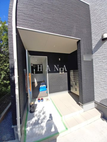 リーブルファイン獨協大学前2号棟のエントランス