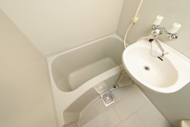 サンメイツ京阪・竹田の浴室