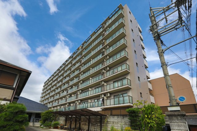カルムイン伏見桃山の外観