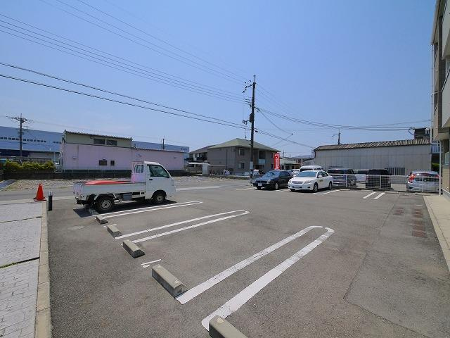 アベニュー　ウエストナイン　Ⅱの駐車場|駐車スペースもあります