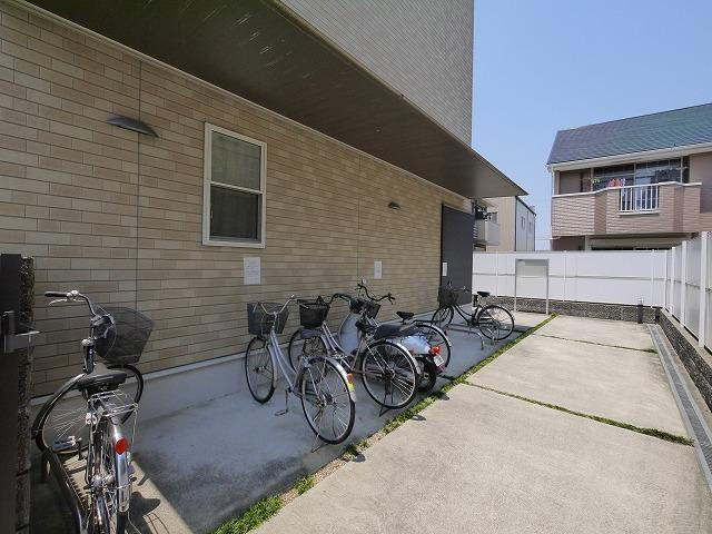 アベニュー　ウエストナイン　Ⅱのその他共用部分|ゆったりとした駐輪スペース。