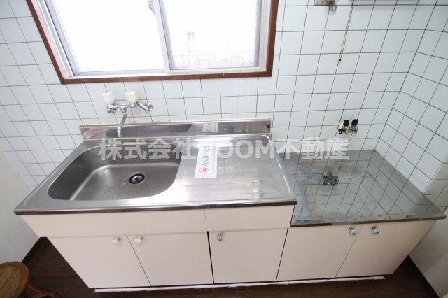 大王コーポのキッチン|コンパクトなキッチンで掃除もラクラク