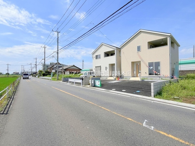 月々６万円台～　新築戸建　川越市古谷上第4の前面道路含む現地写真|2号棟外観　前面道路7.3ｍ公道