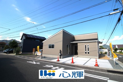 【前面道路含む現地写真】 | リーブルガーデン防府市泉町第２（１号棟） | コミュニティー以外の方々の出入りも少なく、お車の出し入れも楽々です。
