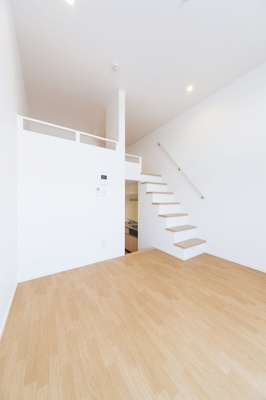 【居間・リビング】 | Minami-Fukuoka APARTMENT | 別号室の写真になります。現況優先。