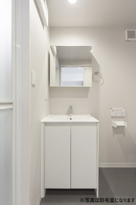【洗面所】 | Minami-Fukuoka APARTMENT | 別号室の写真になります。現況優先。