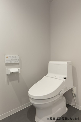 【トイレ】 | Minami-Fukuoka APARTMENT | 別号室の写真になります。現況優先。