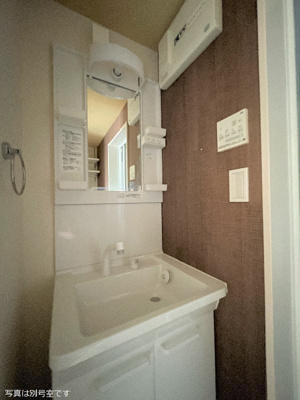 【洗面所】 | A-style唐人町 | 別号室の写真になります。現況優先。