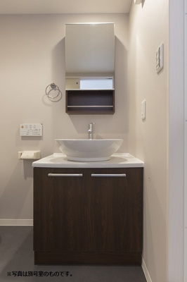 【洗面所】 | DOLCE VITA | 別号室の写真になります。現況優先。