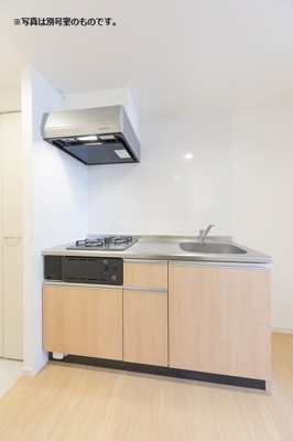 【キッチン】 | プレミアム・デイズⅢ | 別号室の写真になります。現況優先。