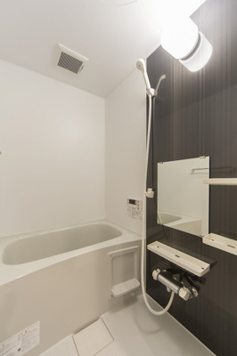 【浴室】 | プレミアム・デイズⅢ | 別号室の写真になります。現況優先。