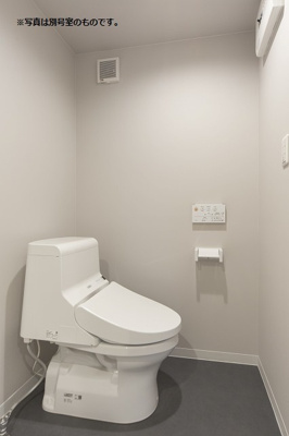 【トイレ】 | プレミアム・デイズⅢ | 別号室の写真になります。現況優先。