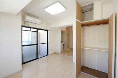 【居間・リビング】 | アースアクトビル | 別号室の写真になります。現況優先。