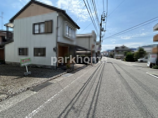 土佐市高岡町甲　売土地の前面道路含む現地写真