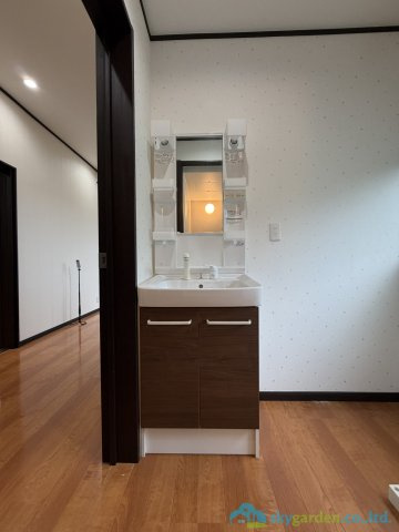 厚木市妻田東1丁目　中古戸建の独立洗面台